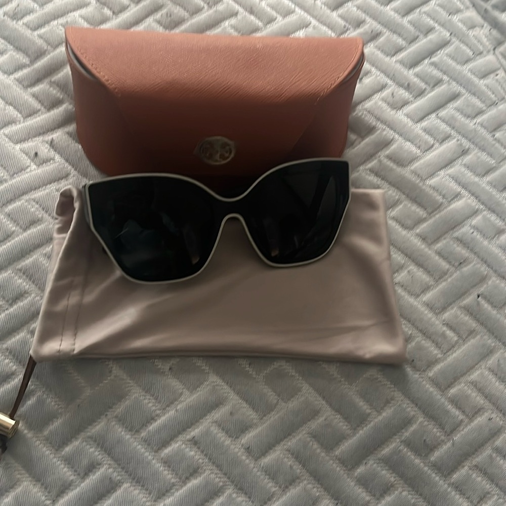 Tory Burch cat eye sunglasses black/ivory